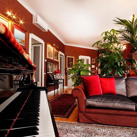 Luxury Room In Central Art Nouveau Building Next To Metro Station Milano Exteriör bild