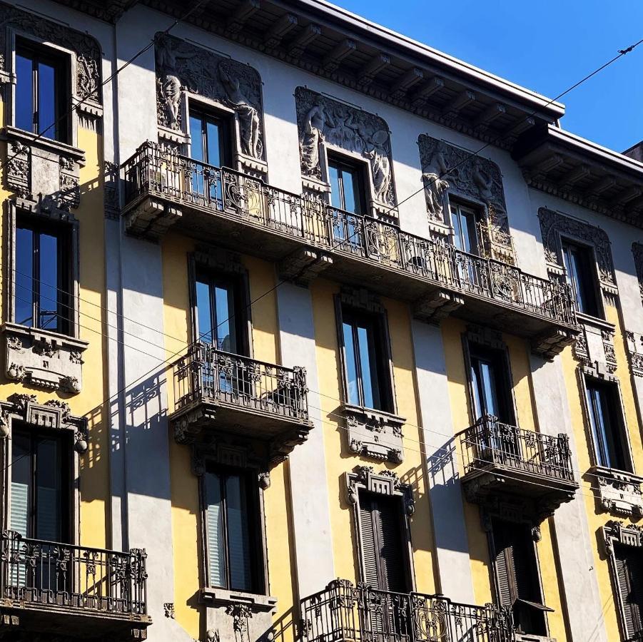 Luxury Room In Central Art Nouveau Building Next To Metro Station Milano Exteriör bild
