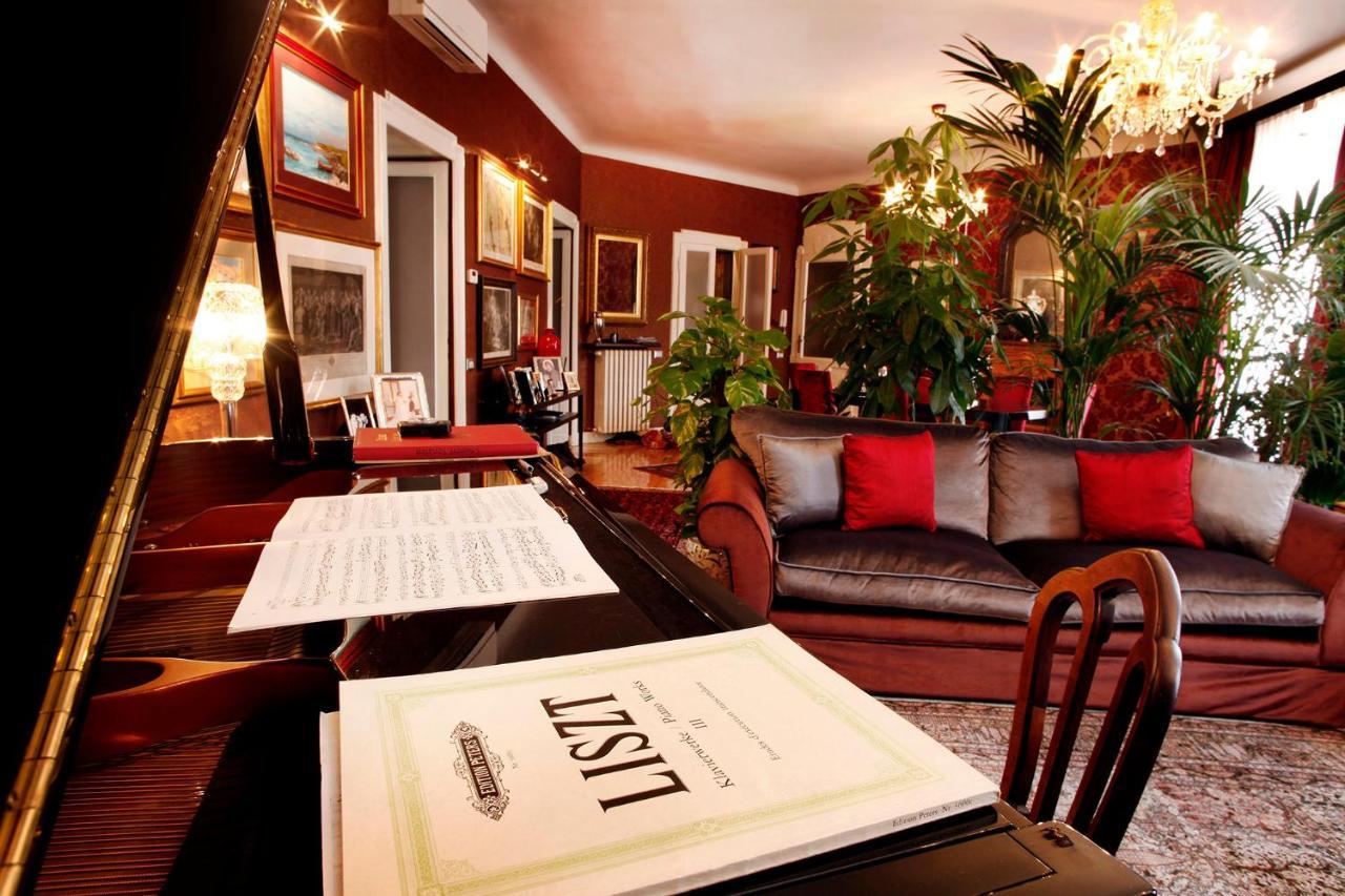 Luxury Room In Central Art Nouveau Building Next To Metro Station Milano Exteriör bild